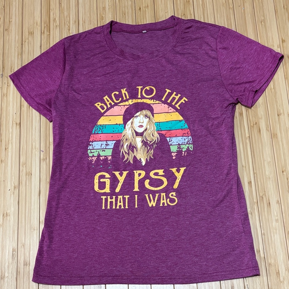 Women’s graphic tee shirt. Size S. Like new condition.